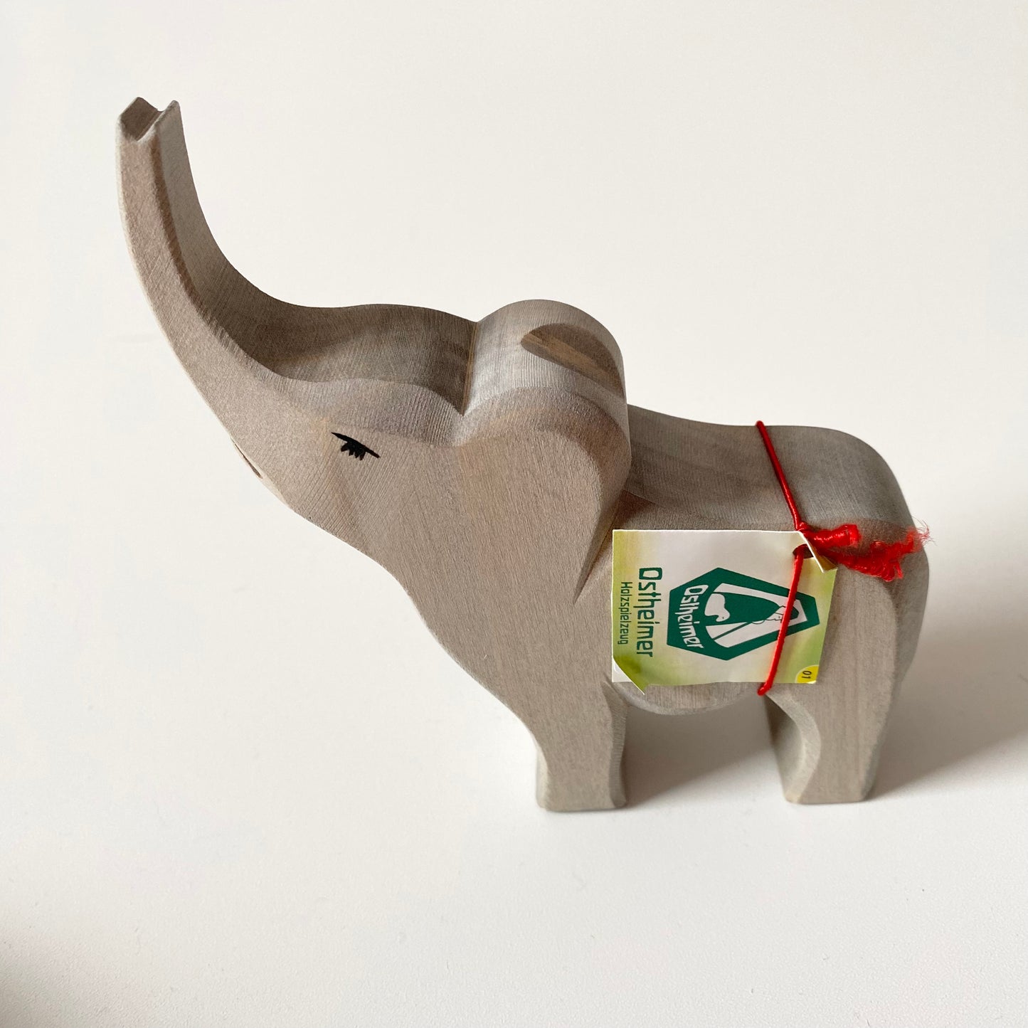 Ostheimer Elefant baby Ruessel hoch